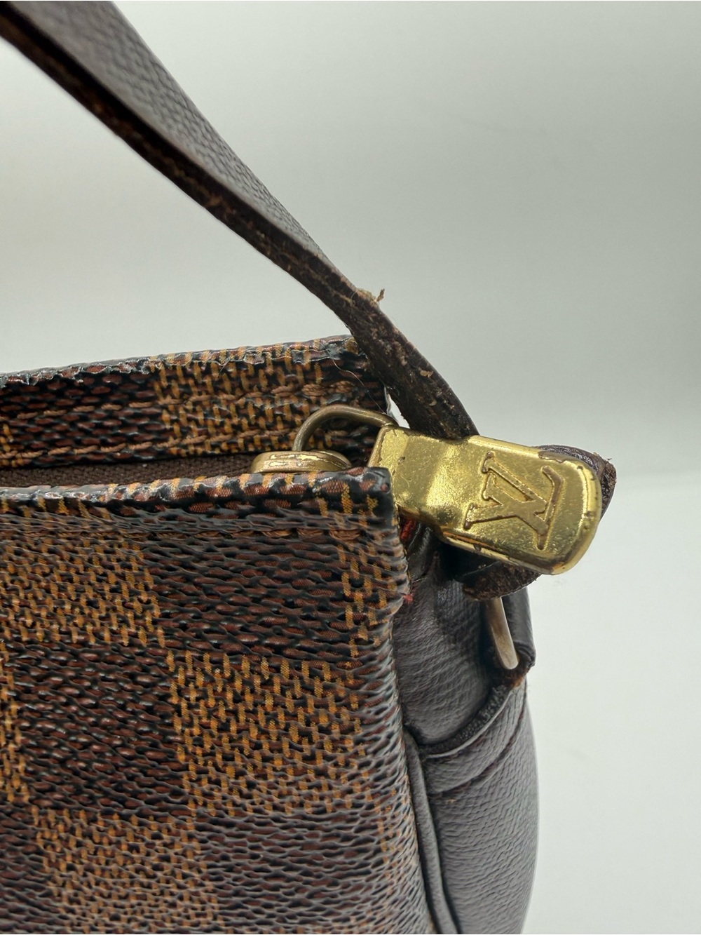 Authentic Louis Vuitton - Picture 10 of 15